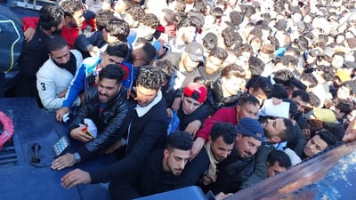 مراسلنا: حالتا وفاة وأكثر من 30 مصاباً بحادثة تدافع الجماهير في البصرة