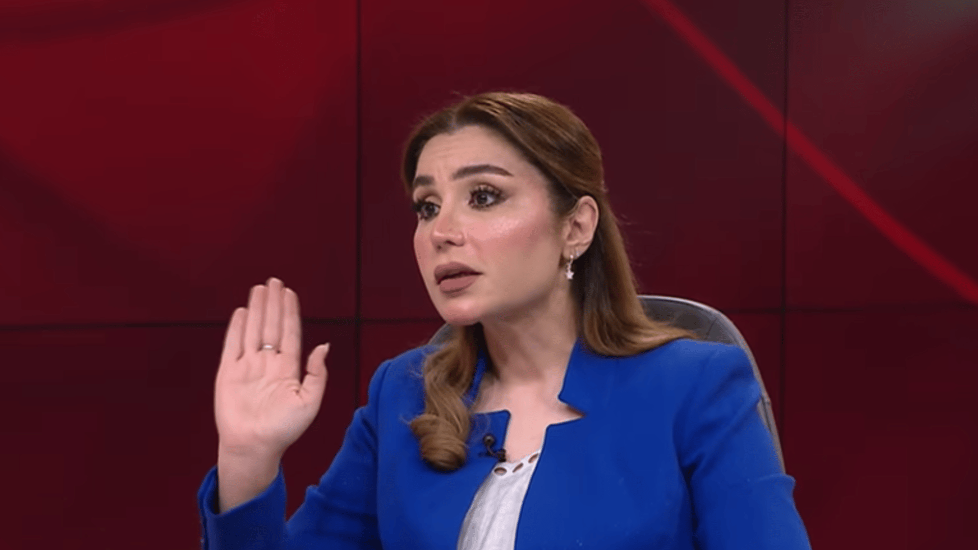 سفارة إيران تدافع عن آلاء حسين: مناصرتها لطهران وخامنئي وقوف مع الحق