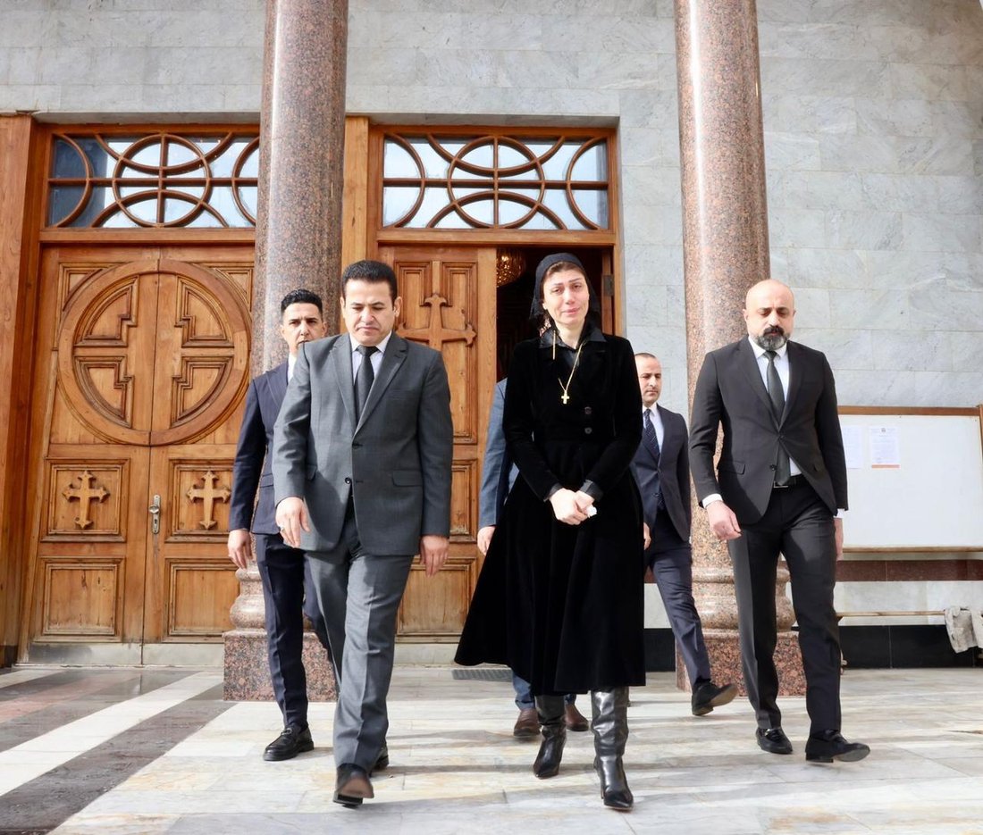 صور: قاسم الأعرجي يشارك في مراسم عزاء والد وزيرة الهجرة