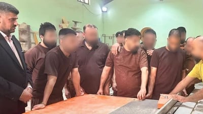 سجن الناصرية يعلّم النزلاء مهنة النجارة للاستفادة منها بعد الإفراج