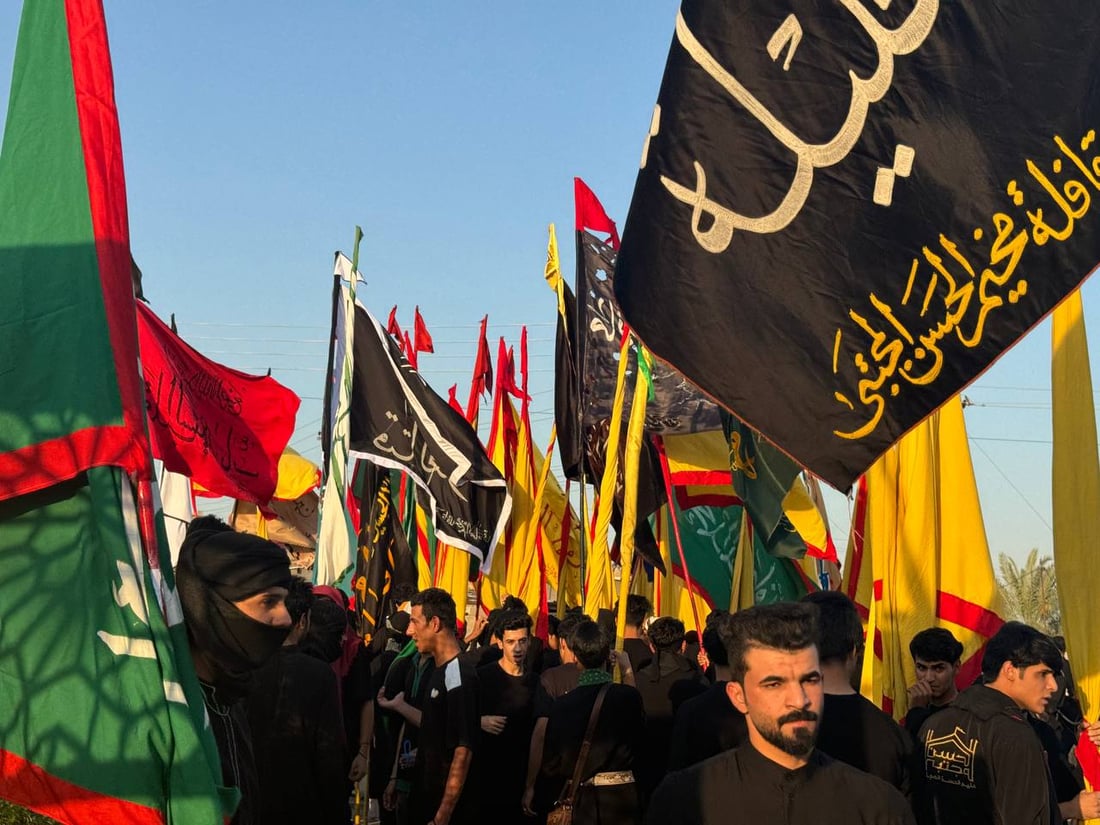 صور: 140 راية تحركت من خور الزبير نحو كربلاء.. استعراض المشاية في الأصمعي