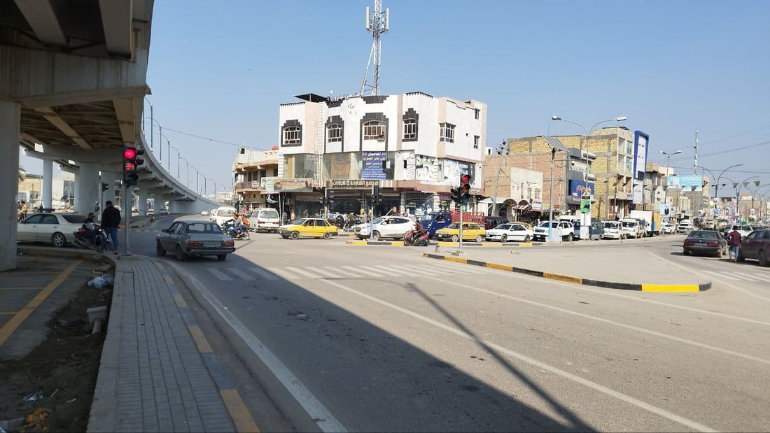 انخفضت الحوادث 80%.. إشارات المرور دخلت الخدمة في مجسر الأم وسط الحلة (صور)