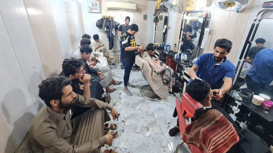 صور: إعلان النجف أربك عيد السماوة وضرب مواعيد الحلاقين والخياطين