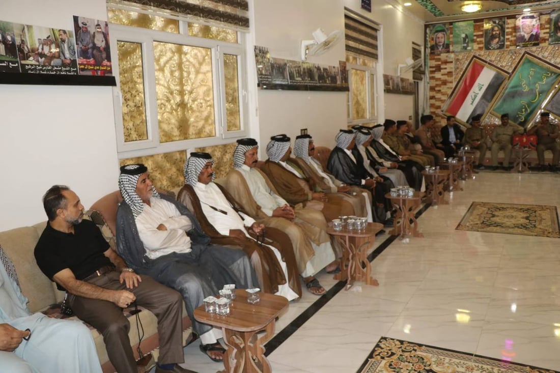صور: ضباط الداخلية في مضايف عشائر الديوانية لتسجيل الأسلحة الشخصية