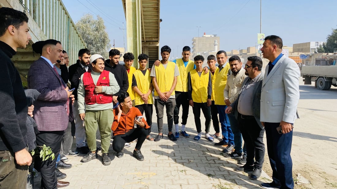 النجف: شارع مكة “منكوب” والشرطة المجتمعية تغسله مع المتطوعين (صور)