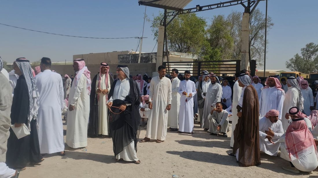 مزارعو المثنى يغلقون سايلو السماوة احتجاجاً على تأخير مستحقاتهم (صور)