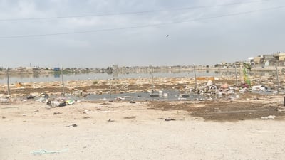 فيديو من السدة: المياه الآسنة ستدخل المنازل والأهالي يستعدون للشتاء بـ”الچزمة”