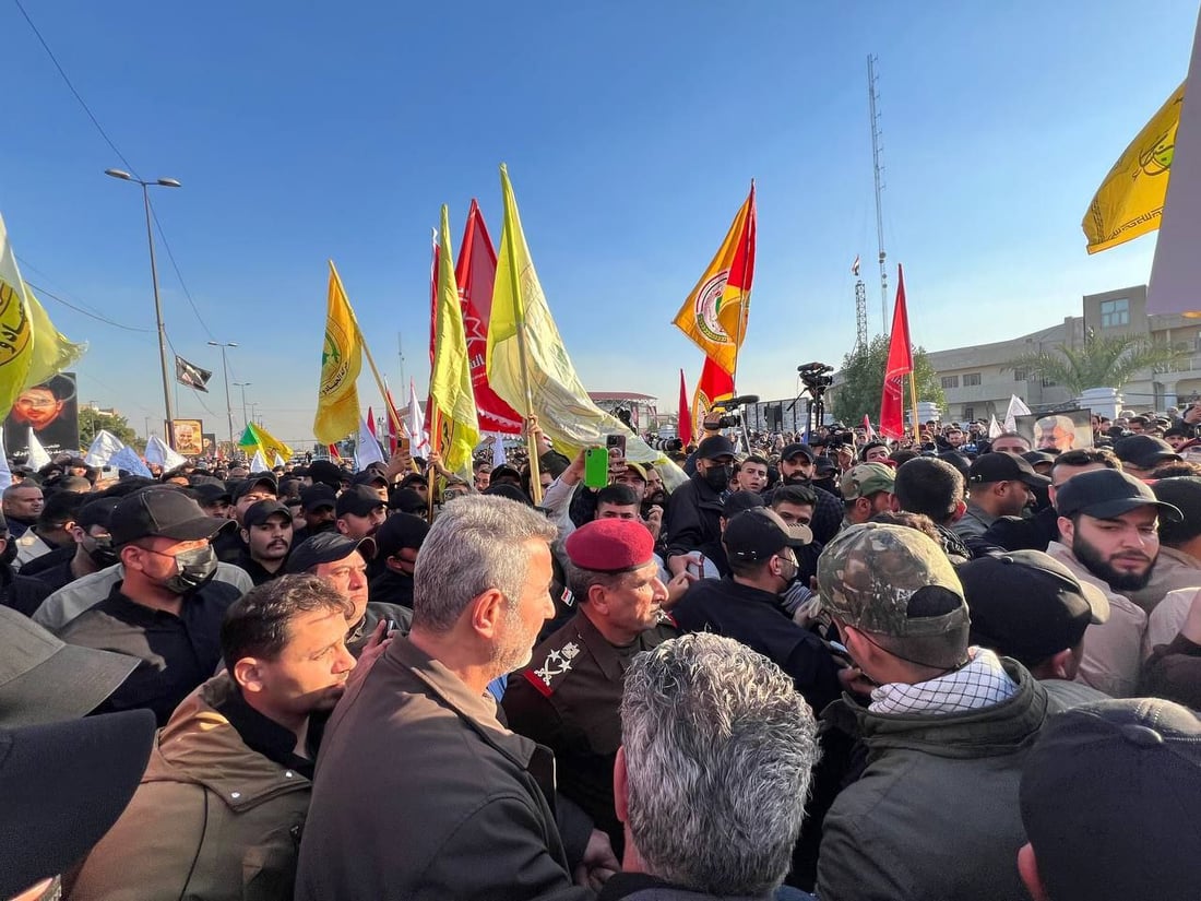 صور: الحشد يشيع “القائد أبو باقر” من أمام مديرية الإعلام