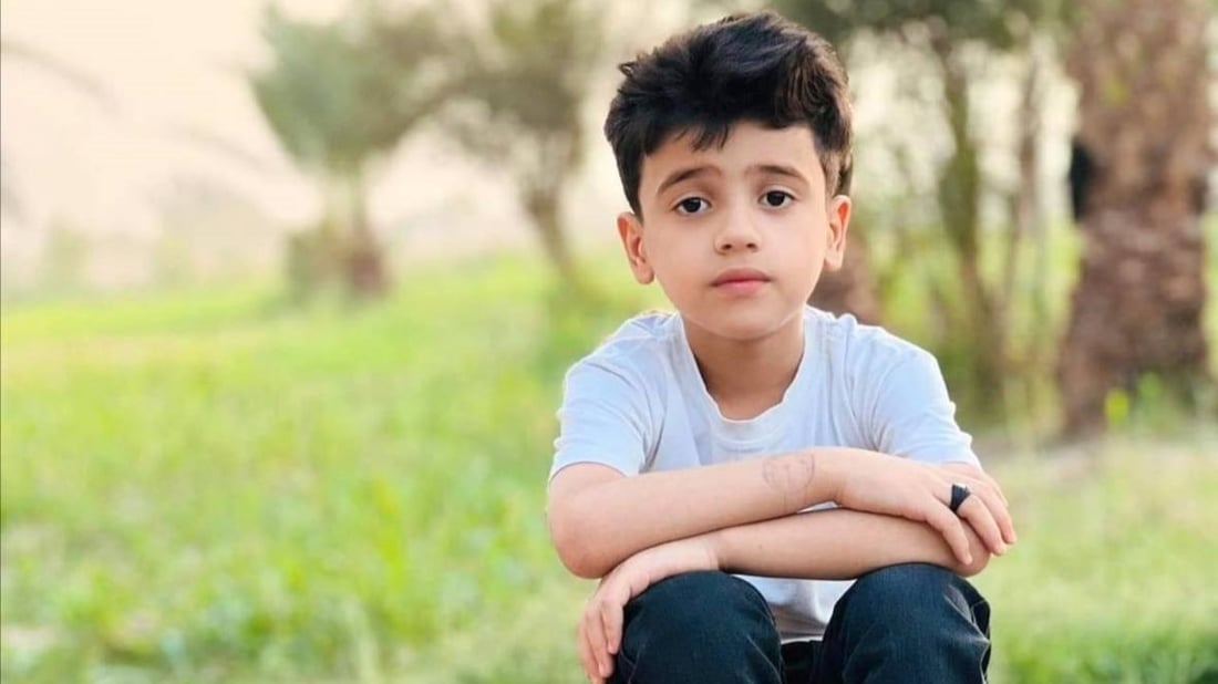 وفاة طفل إثر سقوطه في فتحة مجاري بالكوت.. والمحافظ غاضب جداً