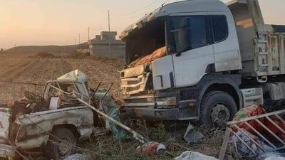 الموصل: وفاة سائق “بيك آب” وإصابة طفل بحادث اصطدام مع شاحنة في الكوير