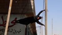 حركات غير مألوفة في صناعية الفلوجة.. محمد يدرب الفتيان 