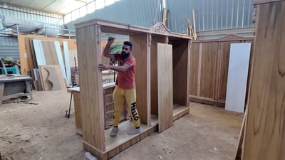 سرير عراقي كأنه عرش ملك.. لا نحتاج اللون الأبيض لأن عملنا بلا عيوب!