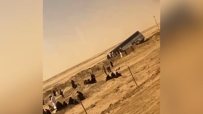 شاهد: انحراف حافلة زوار كبيرة من البصرة في ذي قار دون تسجيل إصابات