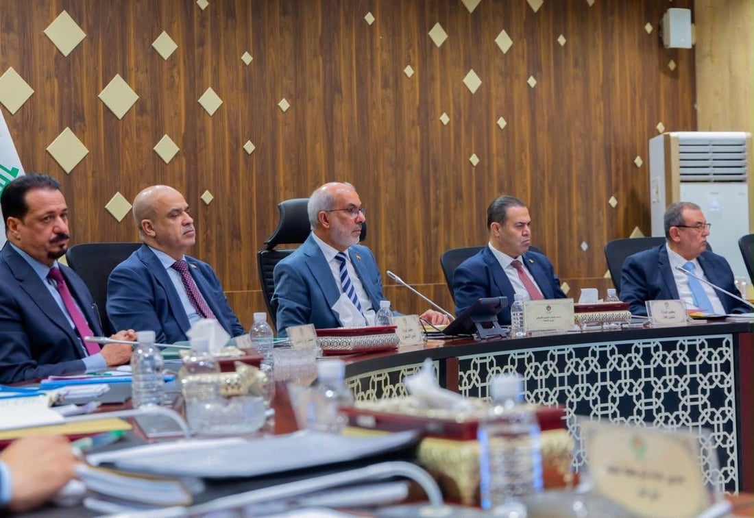 اجتماع أزمة في النفط.. خطط لرفع الإنتاج والخزن وزيادة الصادرات