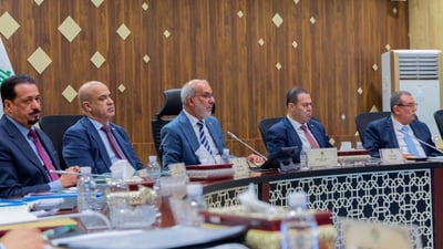 اجتماع أزمة في النفط.. خطط لرفع الإنتاج والخزن وزيادة الصادرات