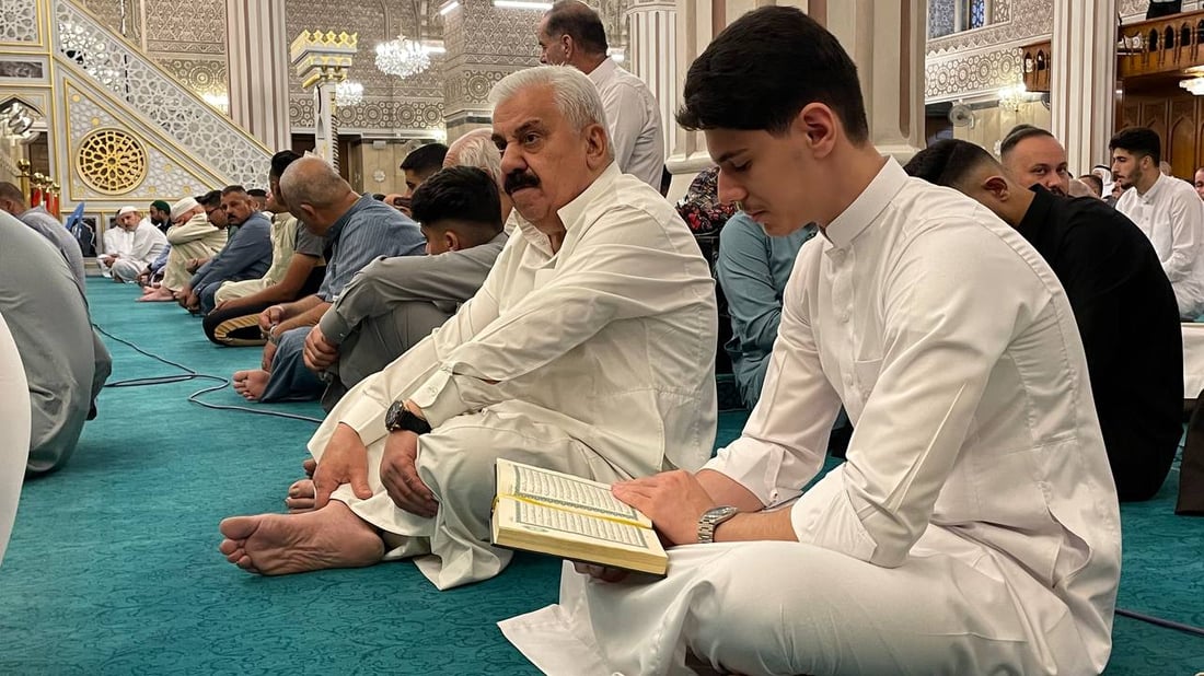 صور: حشود في أبو حنيفة لأداء صلاة العيد.. الطه يدعو لنصرة غزة