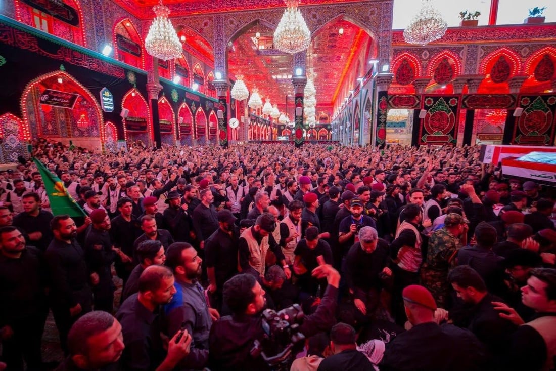صور: ممثل المرجع السيستاني يصلي على ضحايا الحشد الشعبي