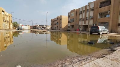 السماوة: السكان يهجرون “أم العصافير” الغارقة بطفح المجاري (صور)