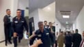 ئەو کارمەندەی بە جلوبەرگی پۆلیسەوە هێرشی کردە سەر پیاوێک سزا درا