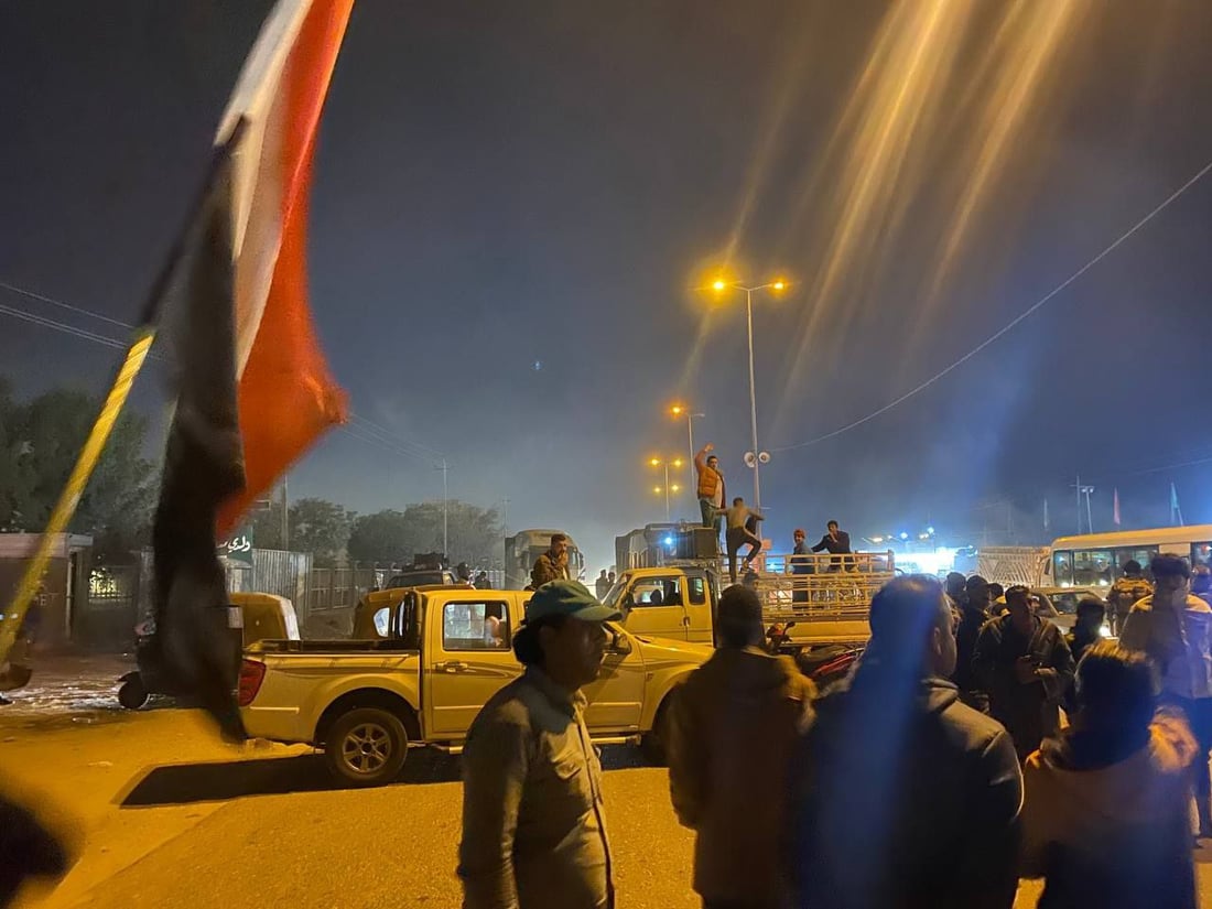 صور ليلية من المسيب: قطع طريق كربلاء – بغداد احتجاجاً على تنصيب فيحان محافظاً