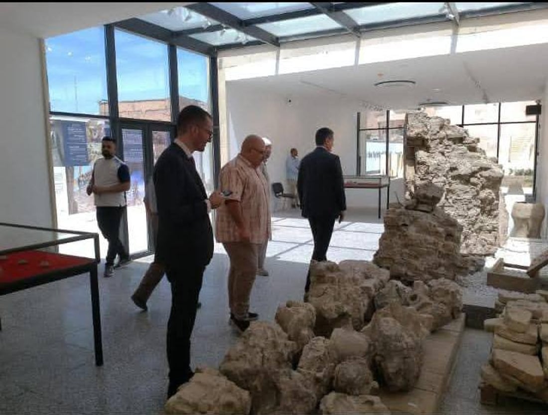 صور: وفد فرنسي يزور جامع النوري الكبير ومتحفه في الموصل