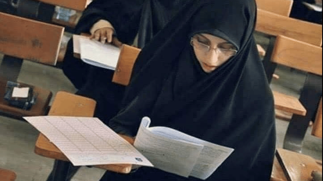 جامعة آشور تنفي منع ارتداء “العباءة الإسلامية” خلال الامتحانات