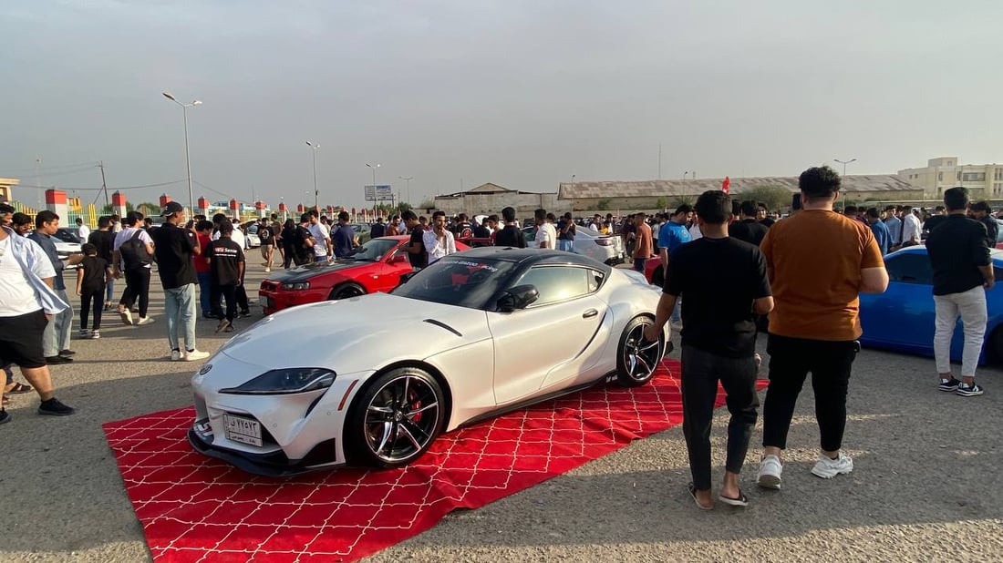 صور: يزعم أنها أقدم رولز رايس في العراق.. تجمع حاشد للسيارات الرياضية في البصرة