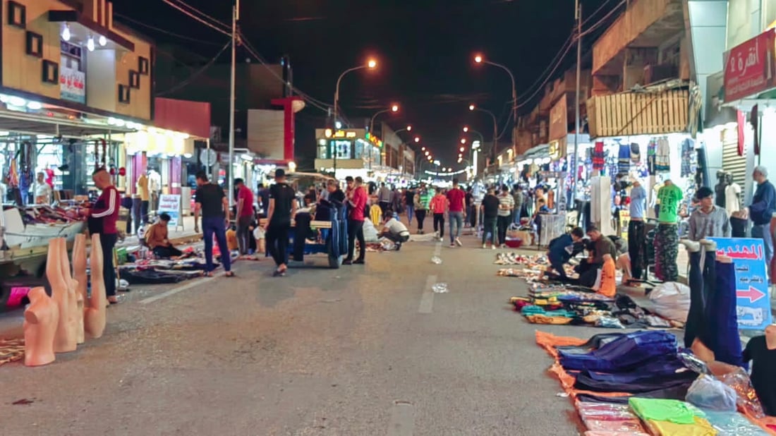 صور ليلية من “دواسة” الموصل: السكان سعداء بقطع الشارع.. الحركة سهلة والأسعار مناسبة