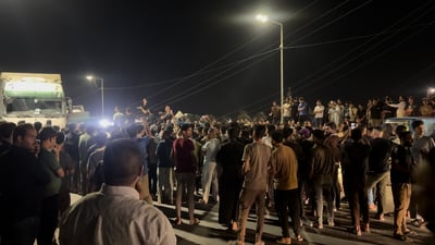 4 مطالب عاجلة.. المناذرة قطعت جسر الساقي ونصبت خيم الاعتصام