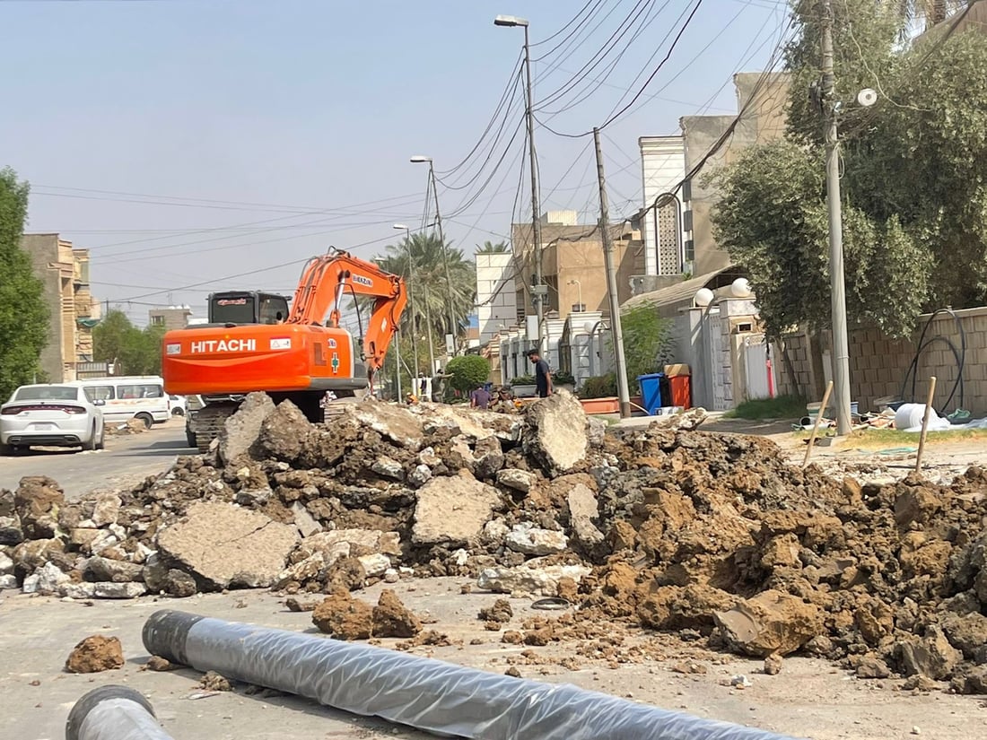 على أمل أن لا نغرق.. شارع فلسطين يستبق الشتاء بأنابيب جديدة (صور)