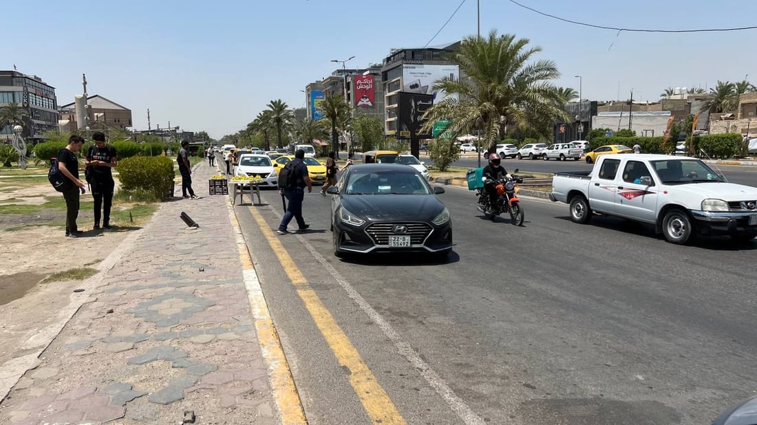 صور مقلقة لجسر المشاة في شارع فلسطين.. لا يستخدمه المارة