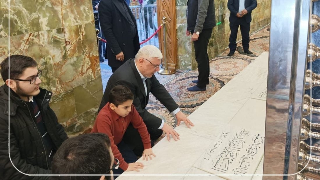صور: جعفر الصدر يزور ضريح الصدر الثاني ونجليه