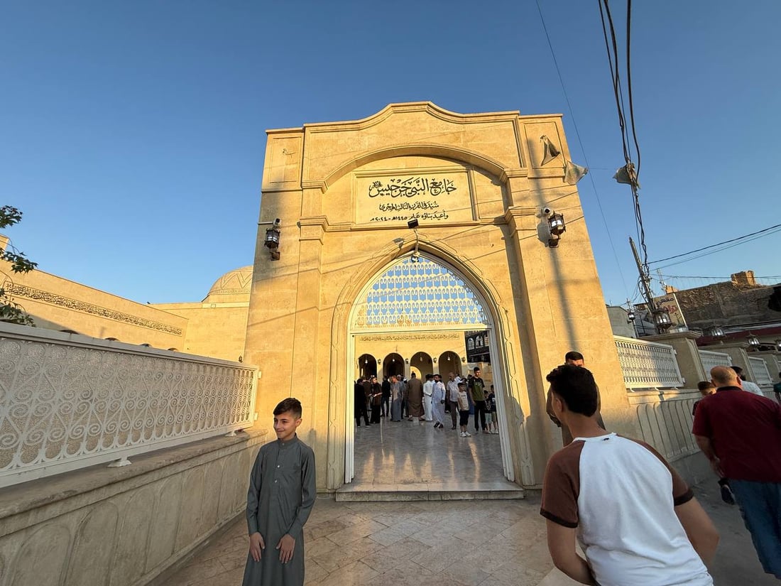 صور.. مئات المصلين يؤدون صلاة عيد الأضحى في جامع النبي جرجيس وسط الموصل