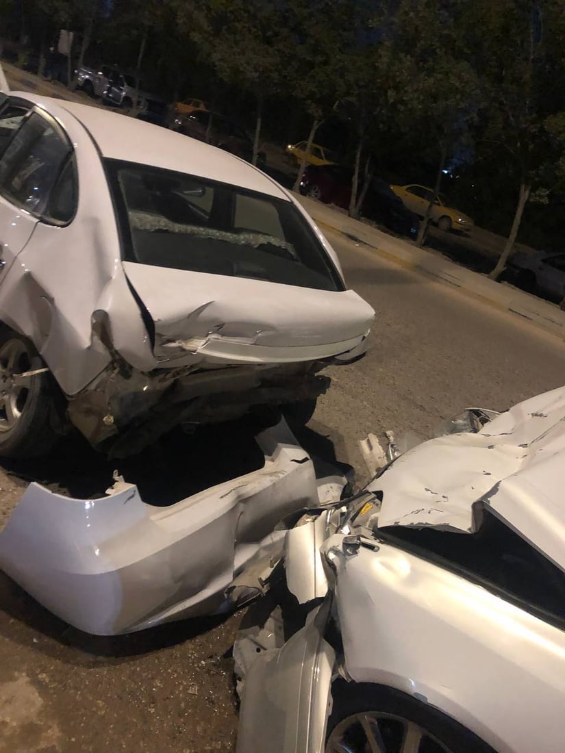 صور.. “ملكة” تصدم 5 سيارات وسائقها يتركها هارباً في النجف