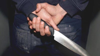 مختل عقلياً عمره 55 عاما يطعن سيدة في الكوت بعد اقتحام منزلها