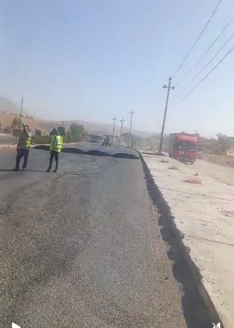لە بەردەم بەنزینخانەكەی بەنداوی دێوانە لە دەربەندیخان تاسە دروستكراوە و لادانی کاتی هەیە