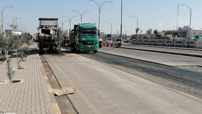 بلدية الموصل تجبر مقاولاً على إعادة تبليط شارع كوكجلي بعد ظهور تخسفات
