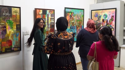 بنات بابل أخرجن اللوحات من البيوت.. شاعرة سورية معجبة بأول معرض نسائي (فيديو)