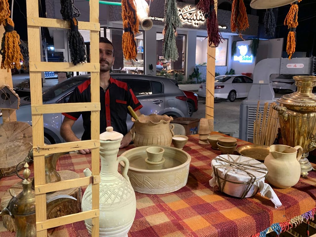 مطعم “بسطة” في حي الجامعة يقدم “كباب طاوة” ويسقيك اللبن من “الحِب” 24 ساعة