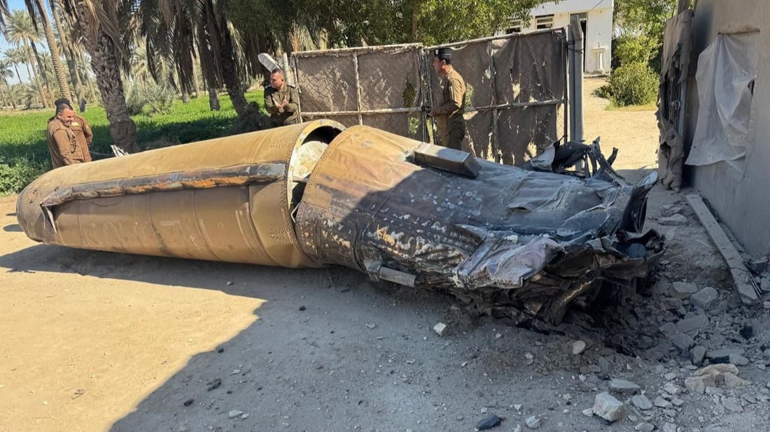 صور: صاروخ ضخم يسقط بين منازل بابل ولم ينفجر