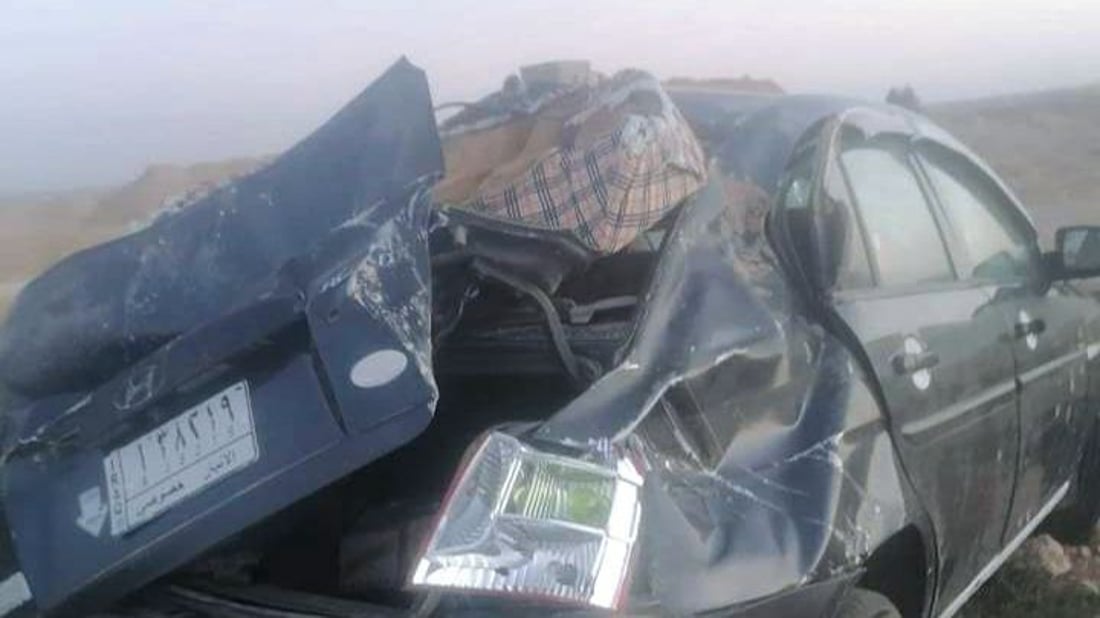 صور: مزاح ثقيل ينتهي بانقلاب سيارة وإصابة 5 أصدقاء في هيت