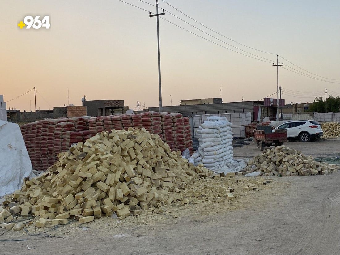 خطط البناء ارتبكت في الناصرية: قفزة “صادمة” للطابوق والحصى و”الشيش” (صور)