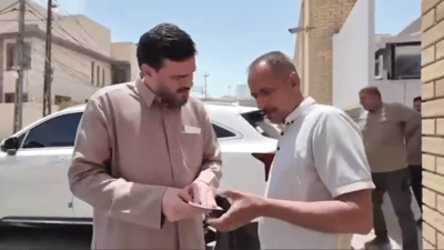 فيديو: مقتدى الصدر يهدي سيارته الشخصية إلى “صدري مطيع”