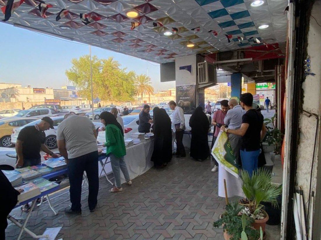 الكمية نفدت خلال ساعتين.. الملازم مجاناًَ لطلبة السادس في الكوت (صور)