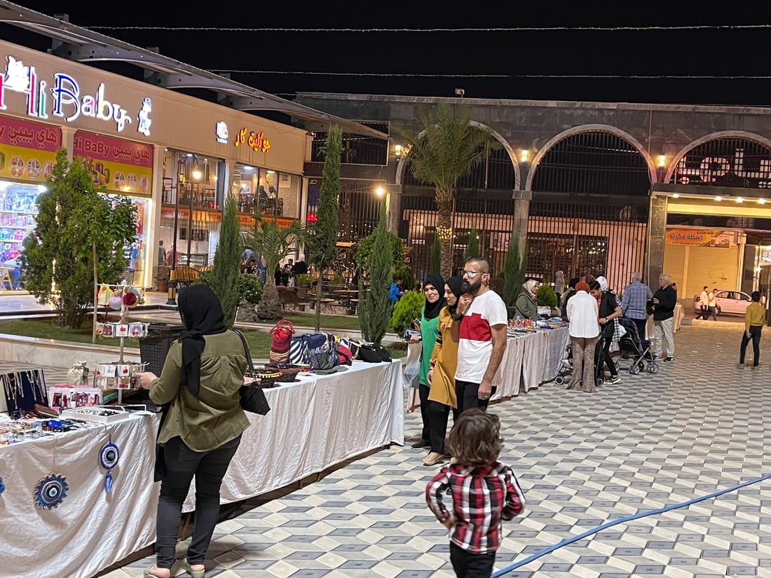 نساء من كركوك تستعرض مهارات إعادة التدوير في معرض “بوليفارد” الليلي (صور)