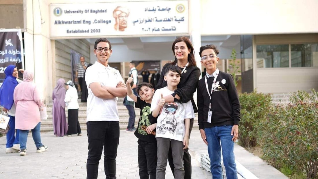 “عمر خضر” طفل الرمادي الموهوب الذي صنع جهاز إيقاظ الأم الصماء.. صور وحوار مع المدرب