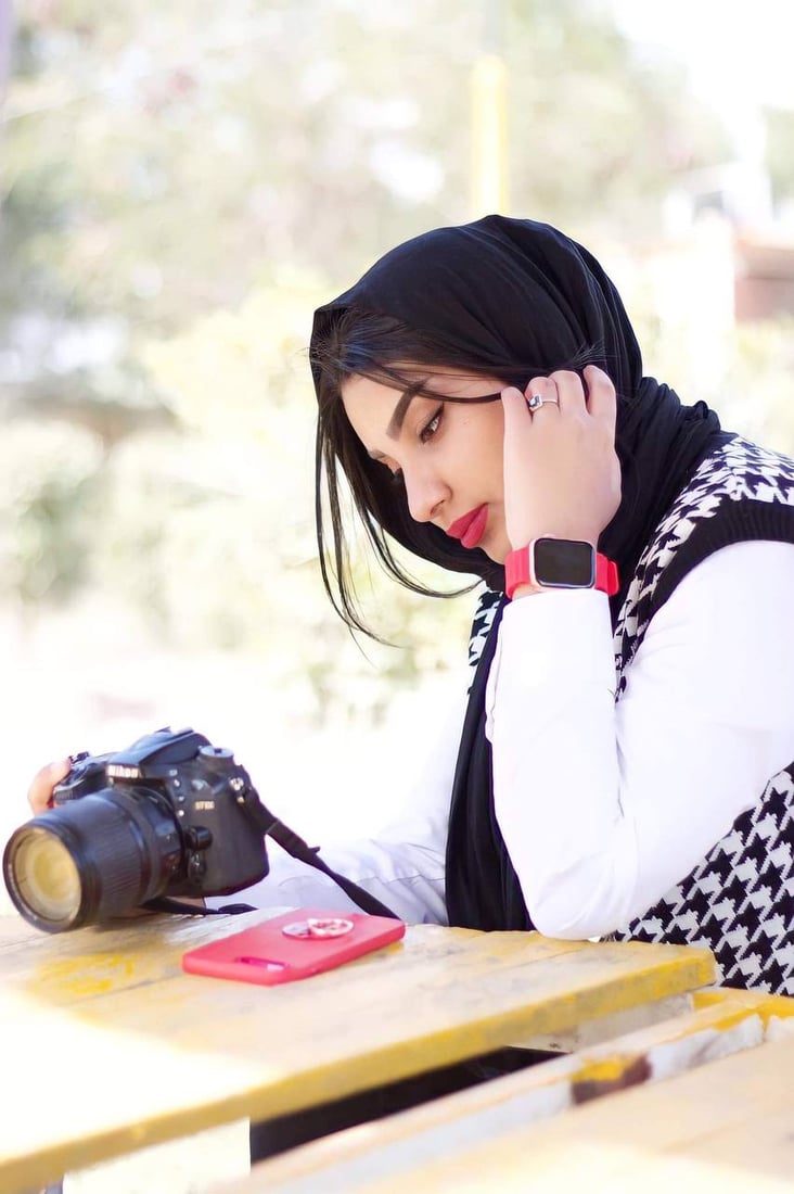 صور: للنساء حصراً.. مينا الجميلي تفتتح أول أستوديو تصوير في طويريج