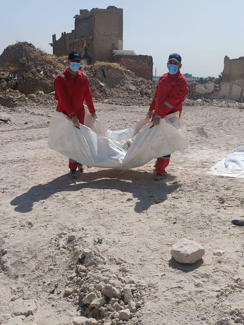 صور: العثور على هيكل عظمي تحت أنقاض الموصل القديمة