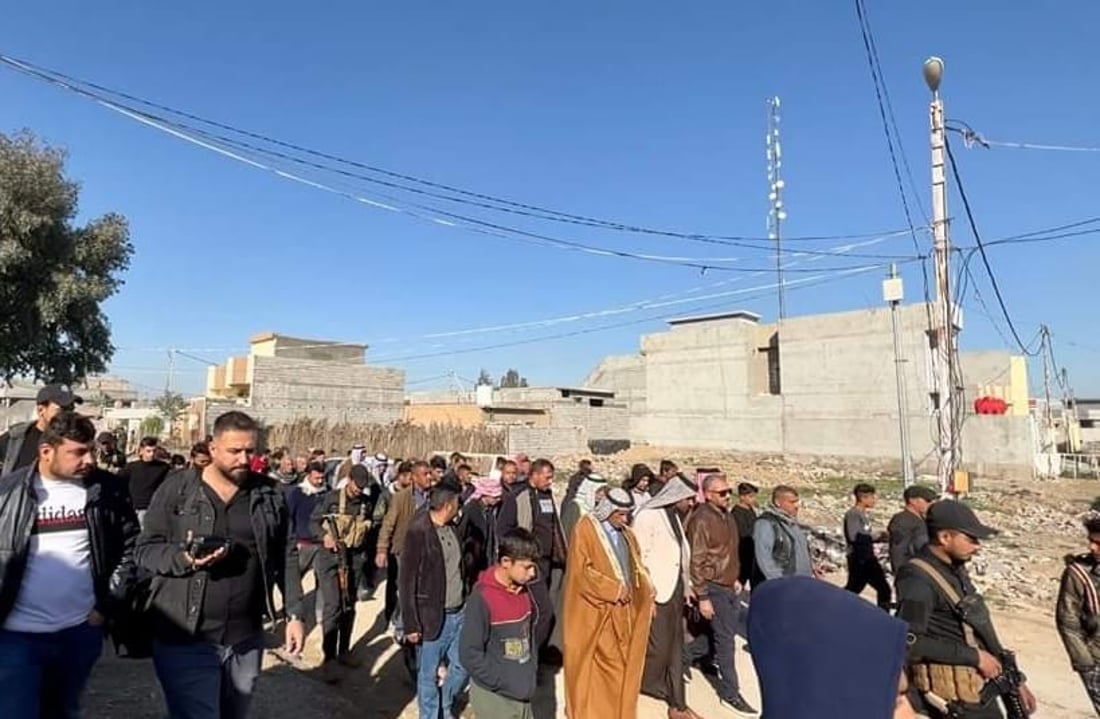 ديالى.. مياه آسنة تطوّق حي “بلور” وتظاهرة للأهالي تندد بالخدمات (صور)