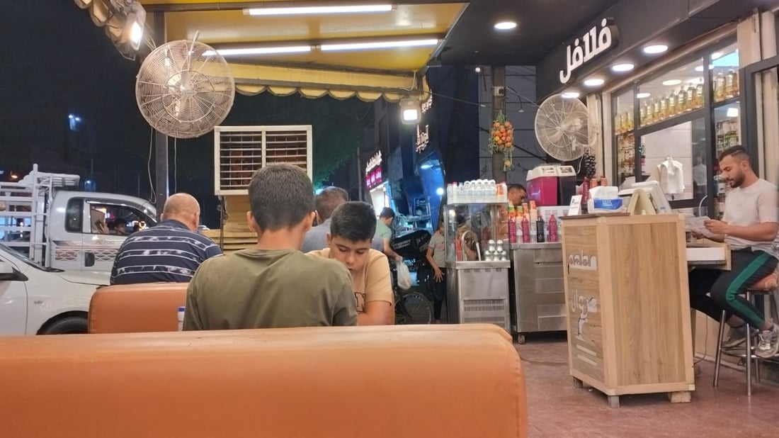 ليالي شارع المسبح أحلى ما في بغداد الجديدة.. تجارة وشاي وعشاء فاخر (صور)